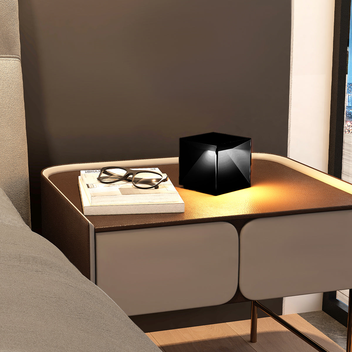 Mini lampe de table cubique en aluminium noir LED blanc chaud dimmable CUBOX MINI BLACK H8cm