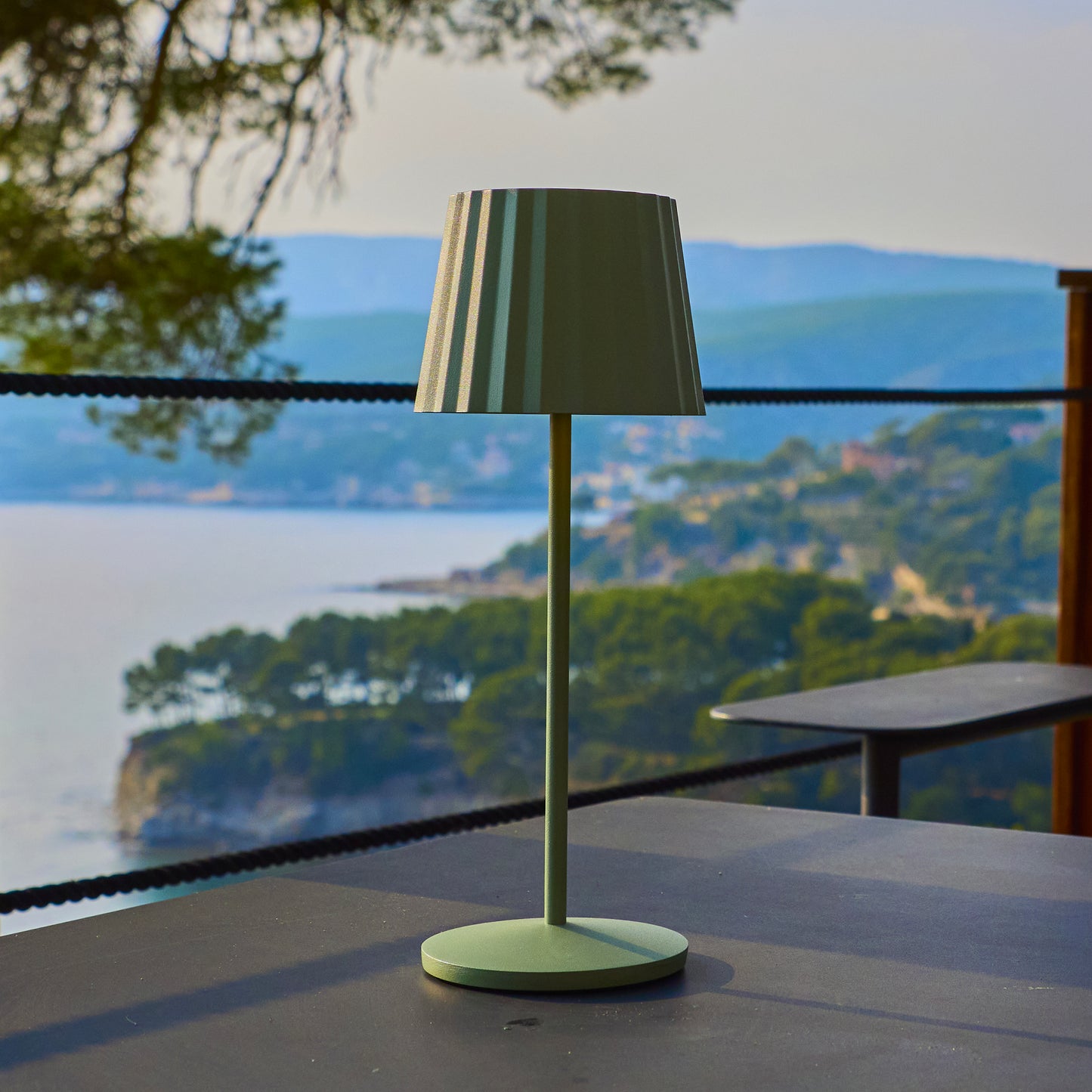 Lot de 6 Lampe de table sans fil LED blanc chaud dimmable ABBY OLIVE H29cm Vert Olive avec plateau de chargement