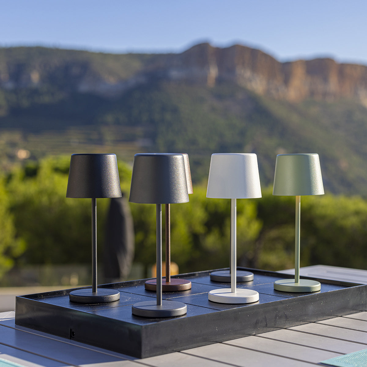 Plateau de Chargement Induction PLATE Noir - Compatible avec 6 Lampes de Table KELLY (base ronde)