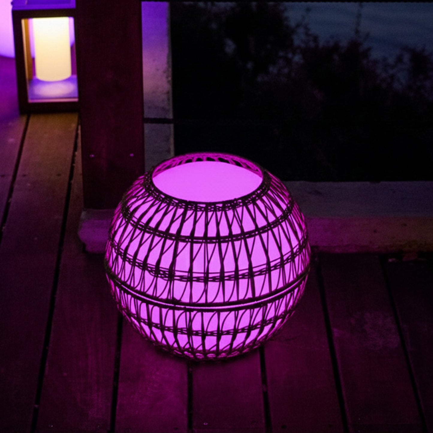 Boule lumineuse sans fil avec coque en poly rotin amovible LED multicolore dimmable BOBBY C40 DRESS ∅40cm avec télécommande et socle à induction