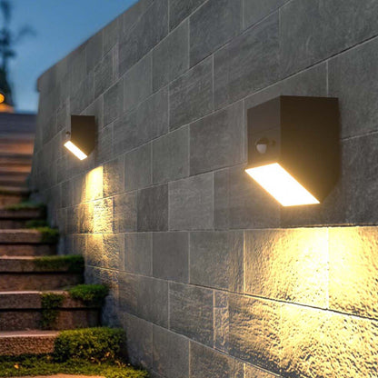 Lot de 2 appliques murales solaires formes personnalisables LED 2x LUMICUBE avec détecteur de mouvement H10cm