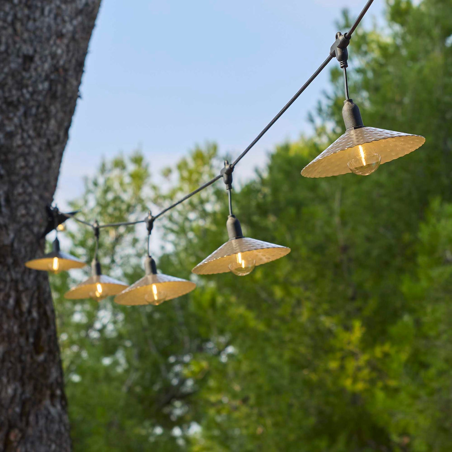 Guirlande lumineuse extérieur 10 abat-jour en acier style vintage MINI VINTY LIGHT HYBRID LED blanc chaud 6m solaire et sur secteur