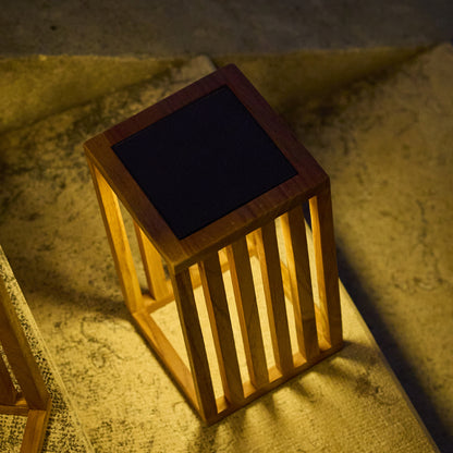 CHENNAI warmweiße dekorative LED-Solarlaterne aus massivem Teakholz H30cm