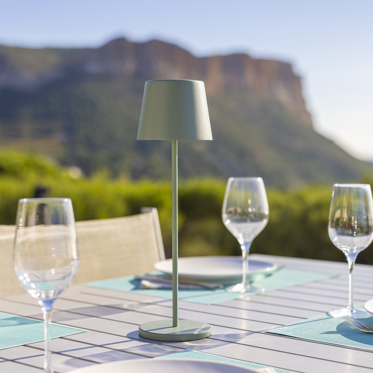 Lampe de table touch sans fil en aluminium vert KELLY OLIVE  LED blanc dimmable H38cm