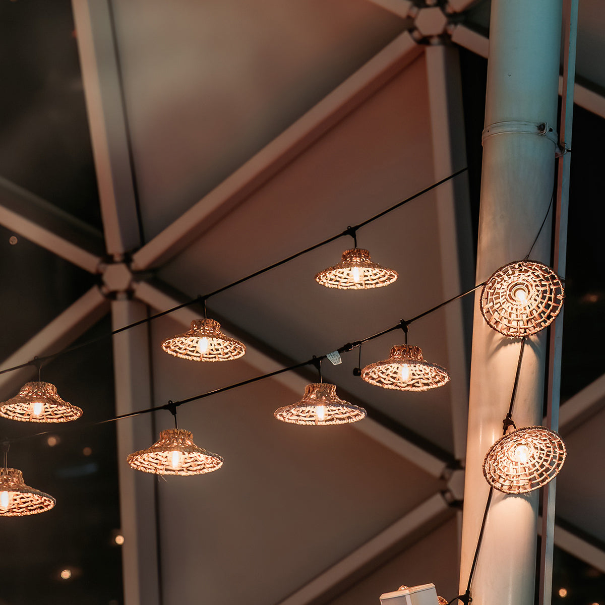 Außen anschließbare Lichterkette mit natürlichem Lampenschirm aus Wasserhyazinthe im Bohemian-Stil 7-Glühlampen E27-Fassung warmweiß LED MOOREA LIGHT CONNECTABLE 6m