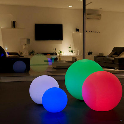 Boule lumineuse sans fil flottante LED multicolore dimmable BOBBY ∅30cm avec télécommande et socle à induction - REDDECO.com