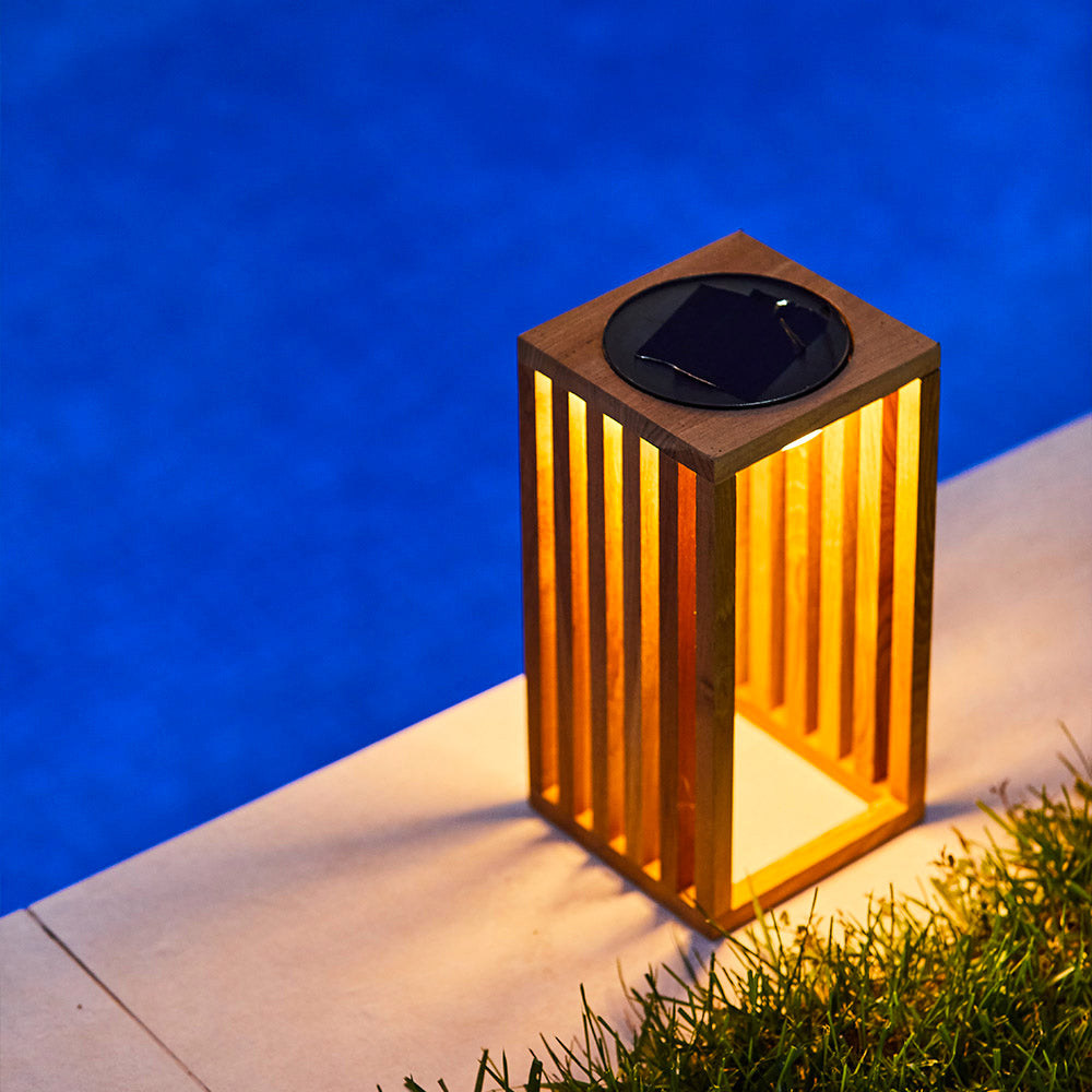 CHENNAI warmweiße dekorative LED-Solarlaterne aus massivem Teakholz H30cm
