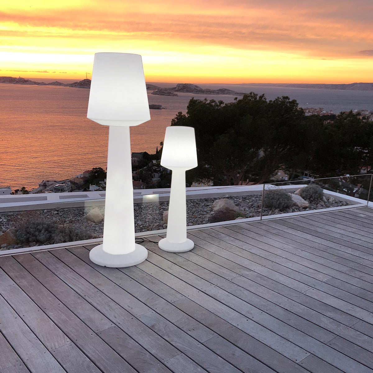 Designer-Stehleuchte mit Kabel für den Außenbereich leistungsstarke weiße LED-Beleuchtung AUSTRAL H110cm E27-Sockel